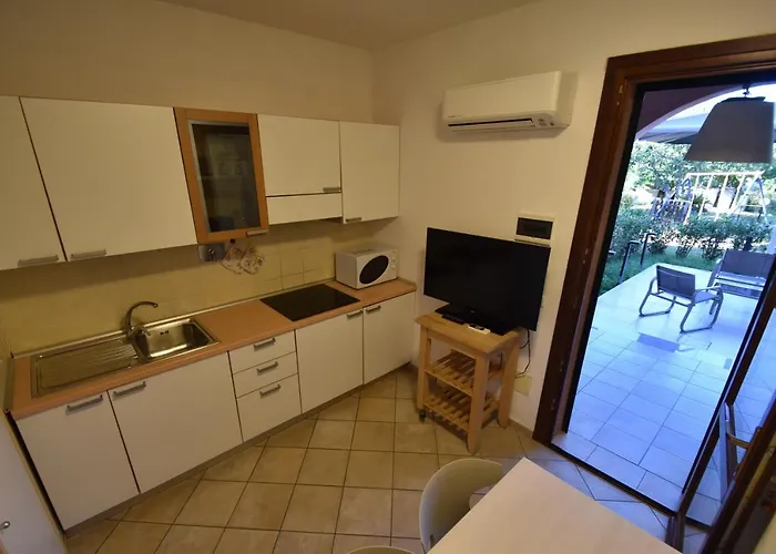 Eden - Clima, Spazio Esterno Privato E Parcheggio Coperto מרינה די קמפו